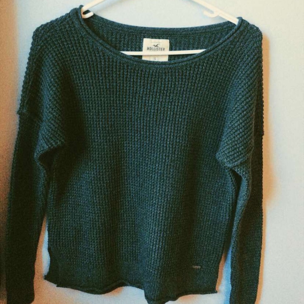 COPY - A NEW deep green knitted Hollister sweater!